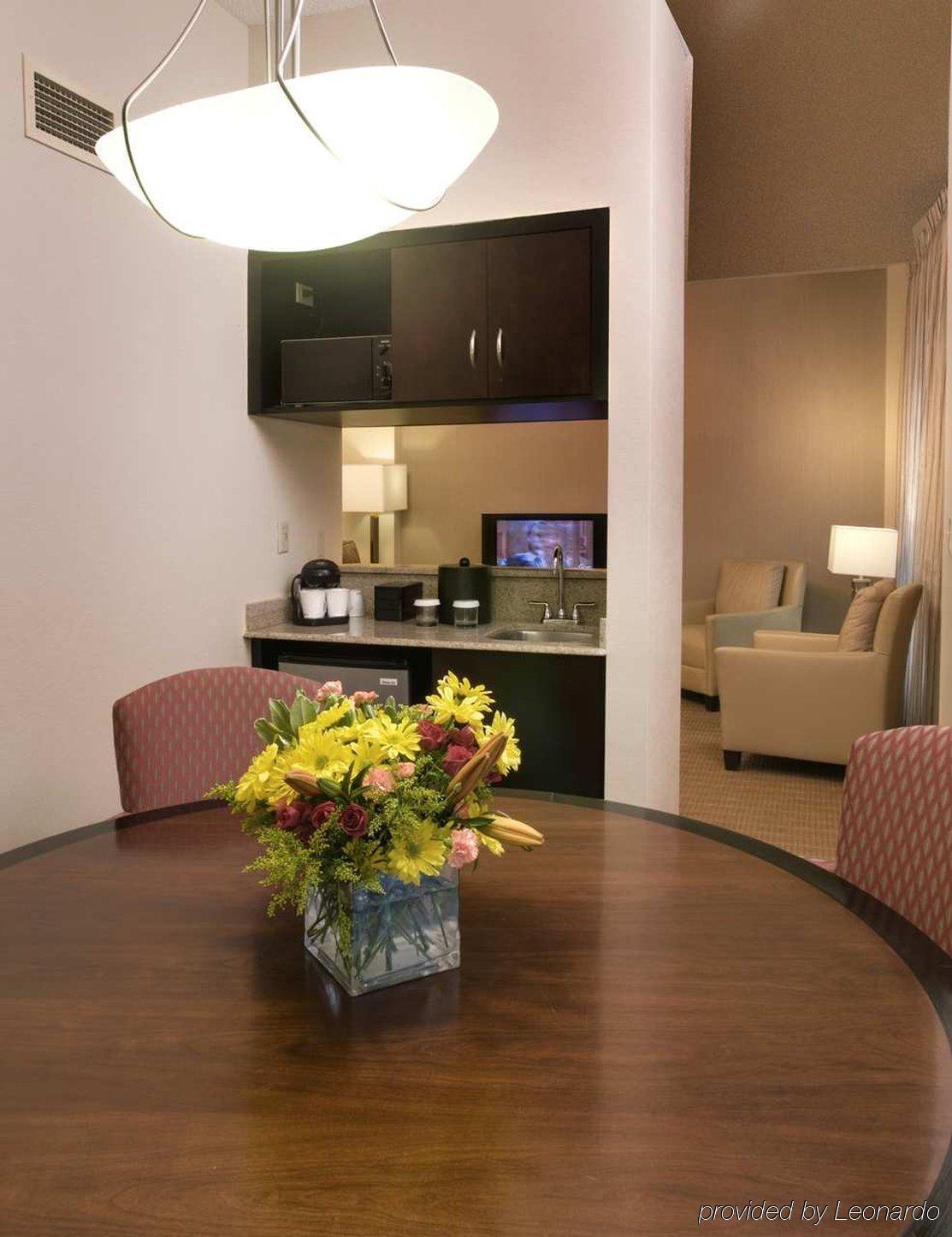 Embassy Suites By Hilton Alexandria Old Town Zimmer foto